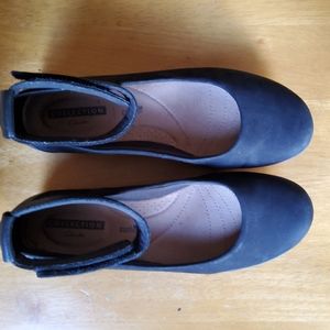 Black Clarks ballet flats w ankle strap